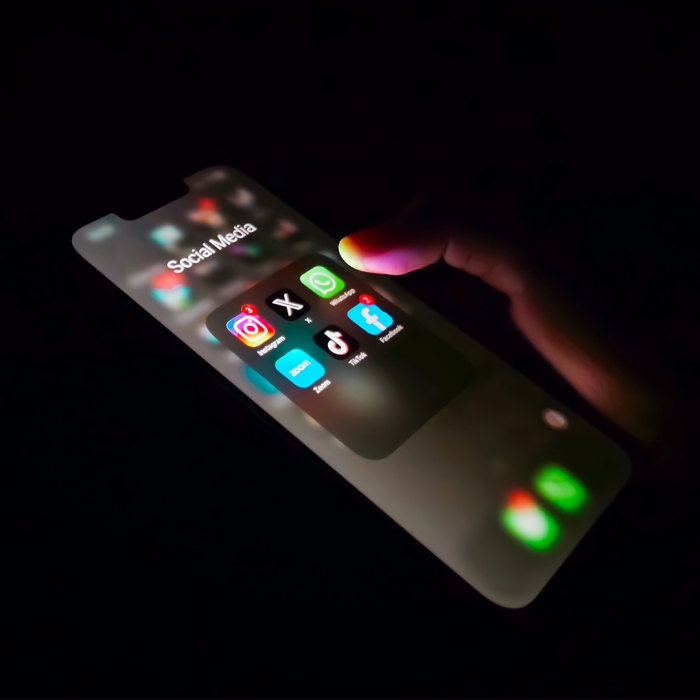 „Oboseala digitală” erodează sănătatea mintală și productivitatea profesională